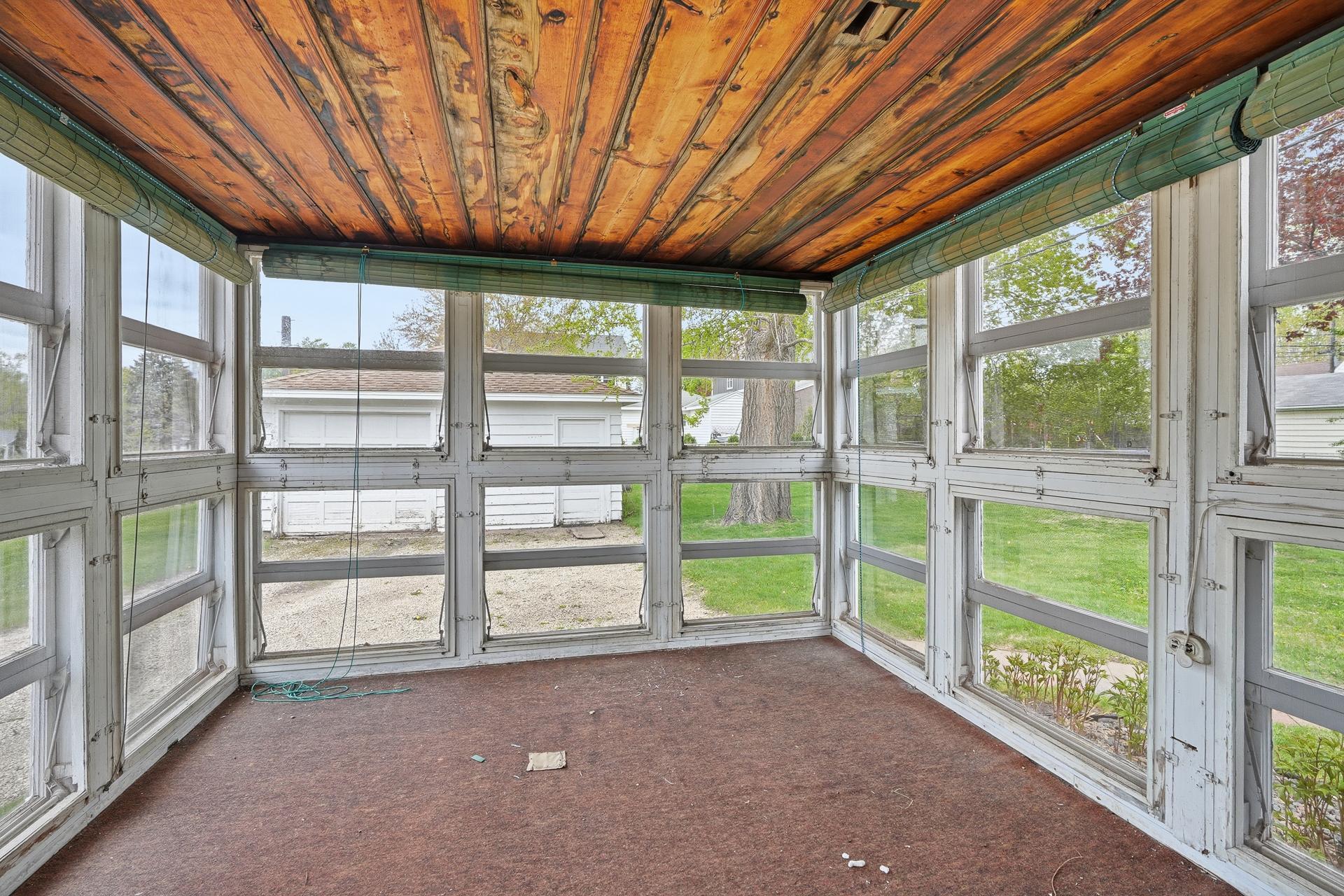 3 Season Porch needs a lot of TLC.