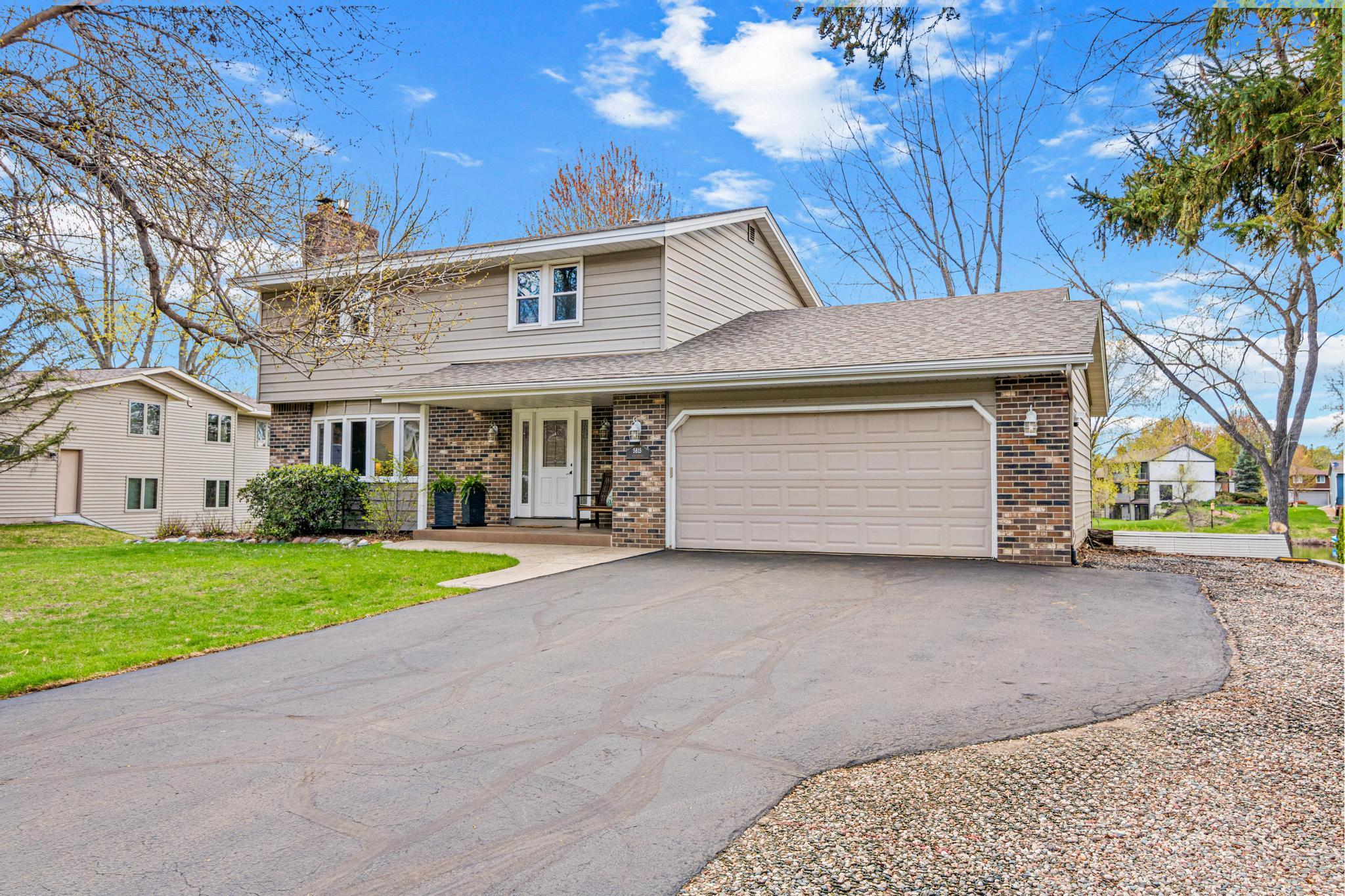 Great driveway space and storage for additional cars/boats.