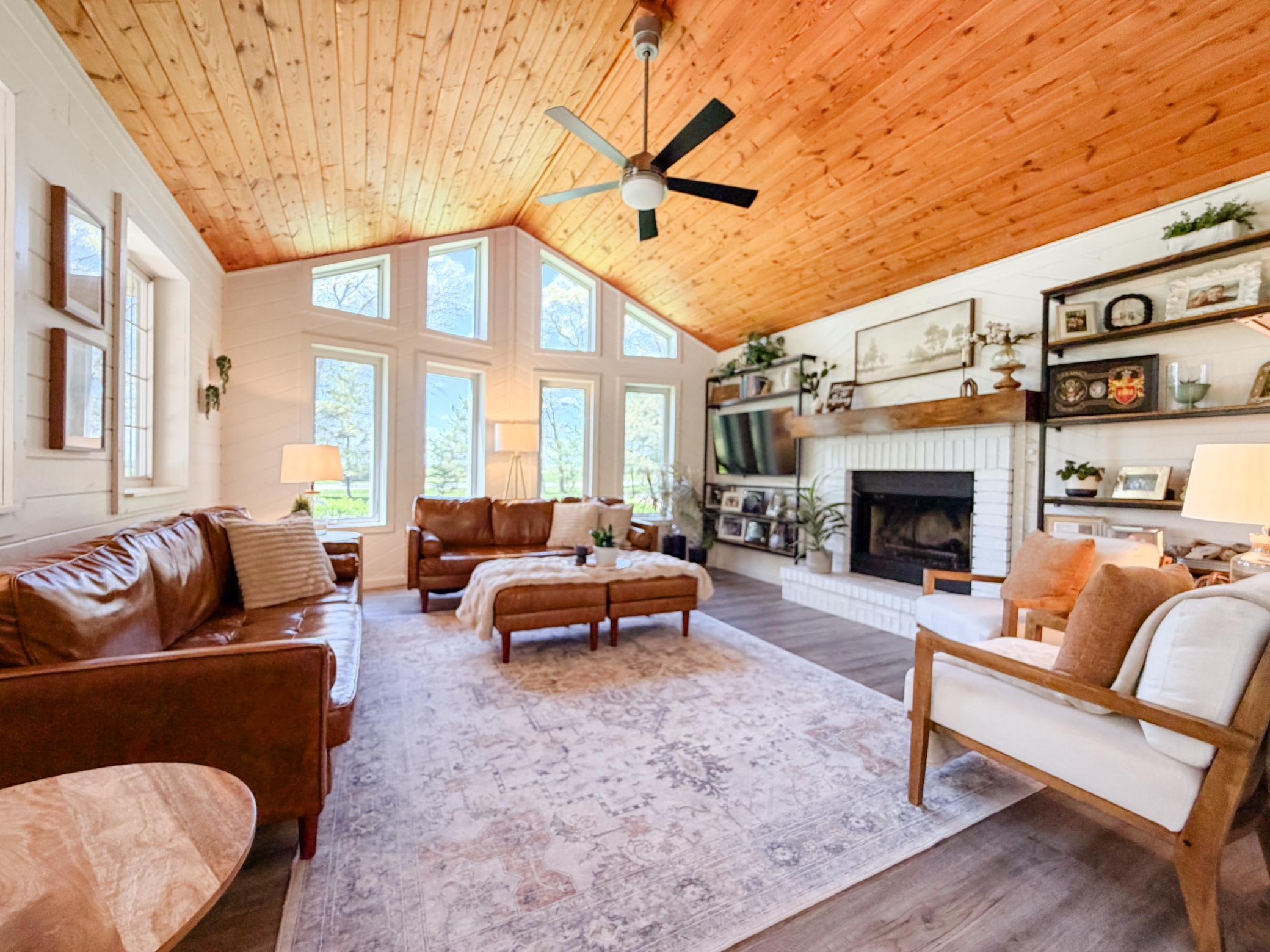 Living room with natural fireplace and build ins