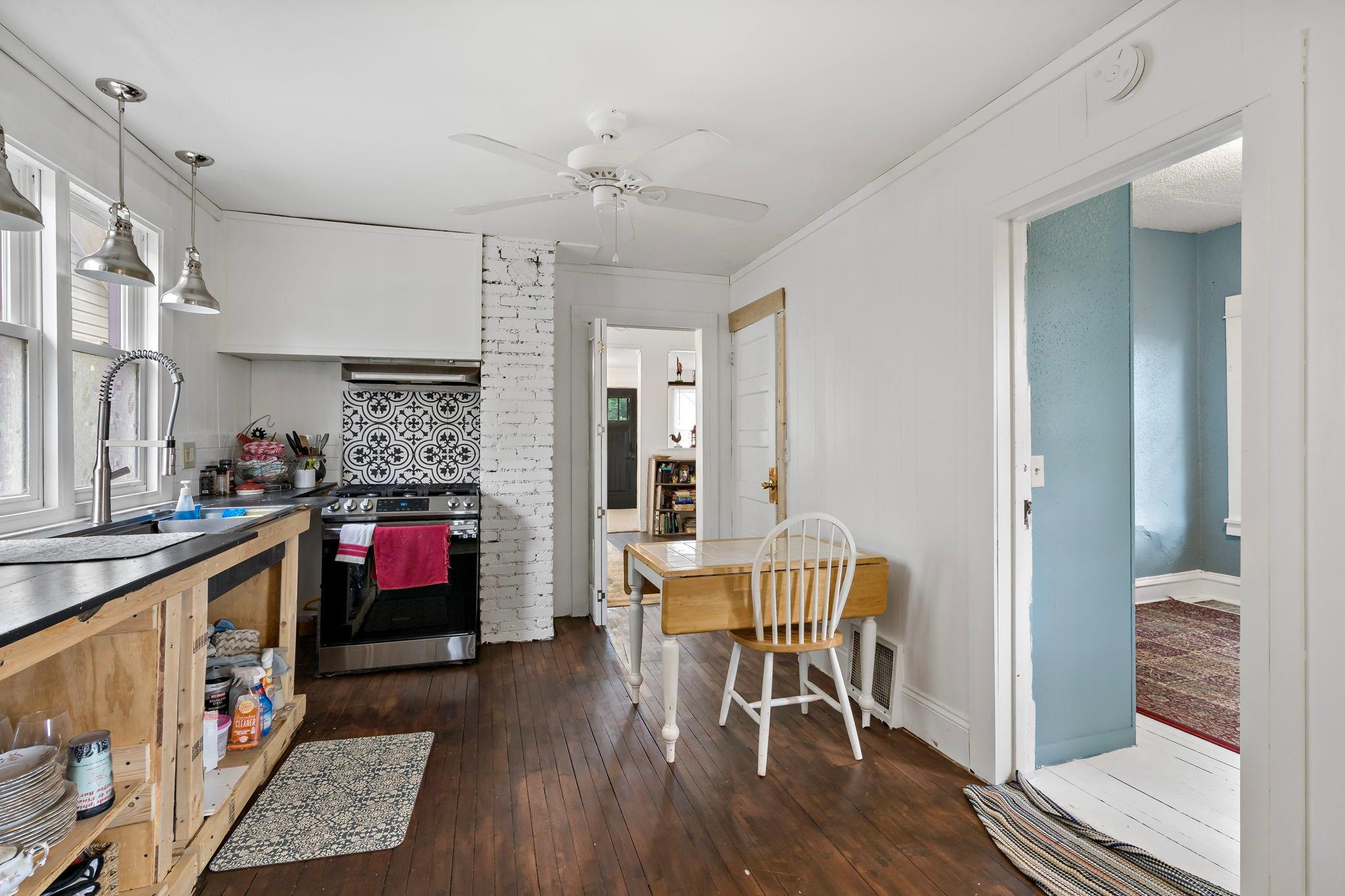 Eat-in Kitchen