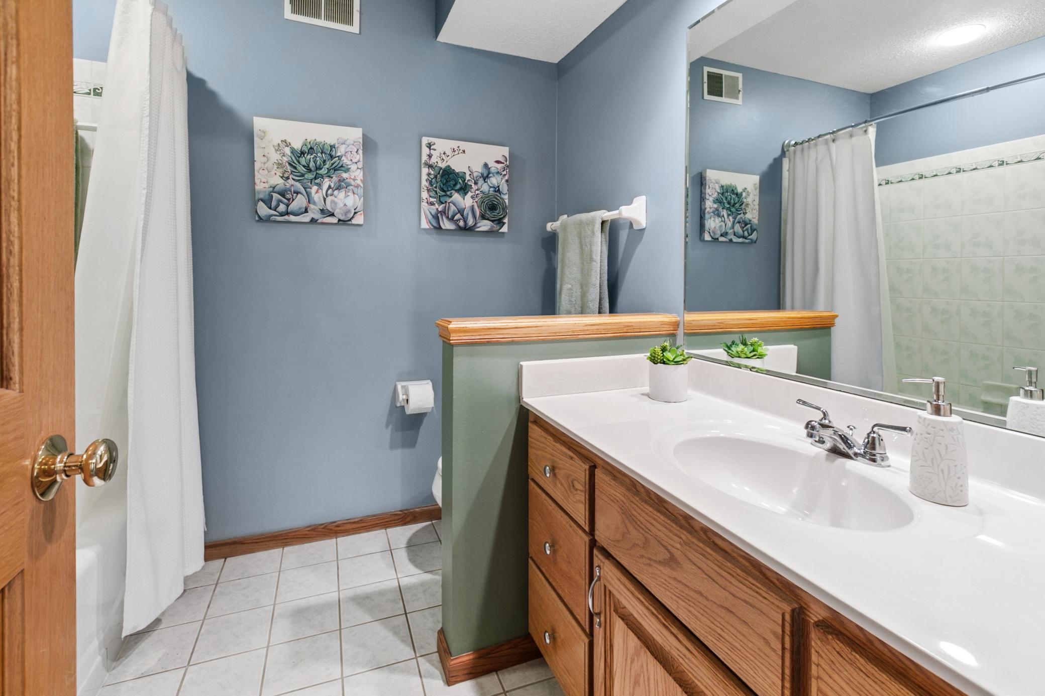 Upper Level Full Bathroom