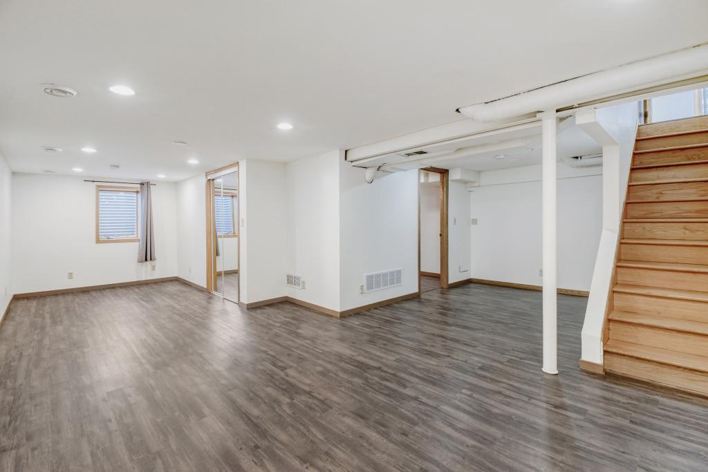 4th Bedroom Possible! Just put up a wall!