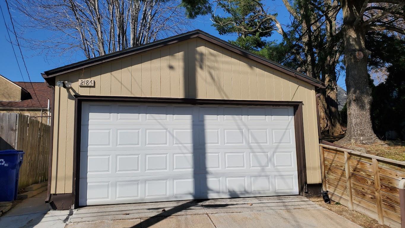 Garage built in 2004.
