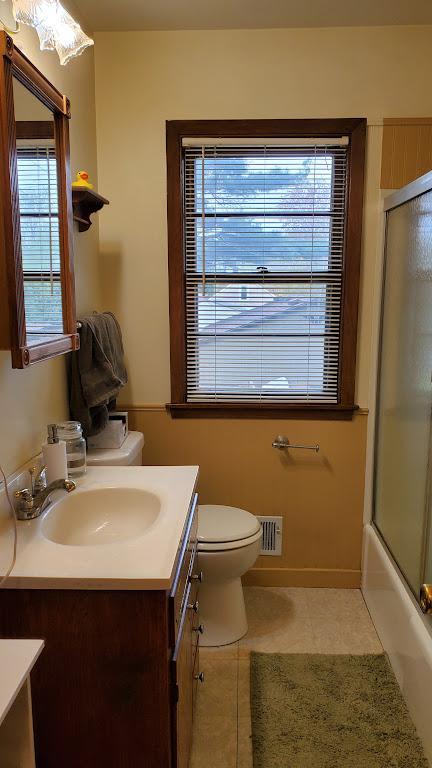 Main level full bathroom.