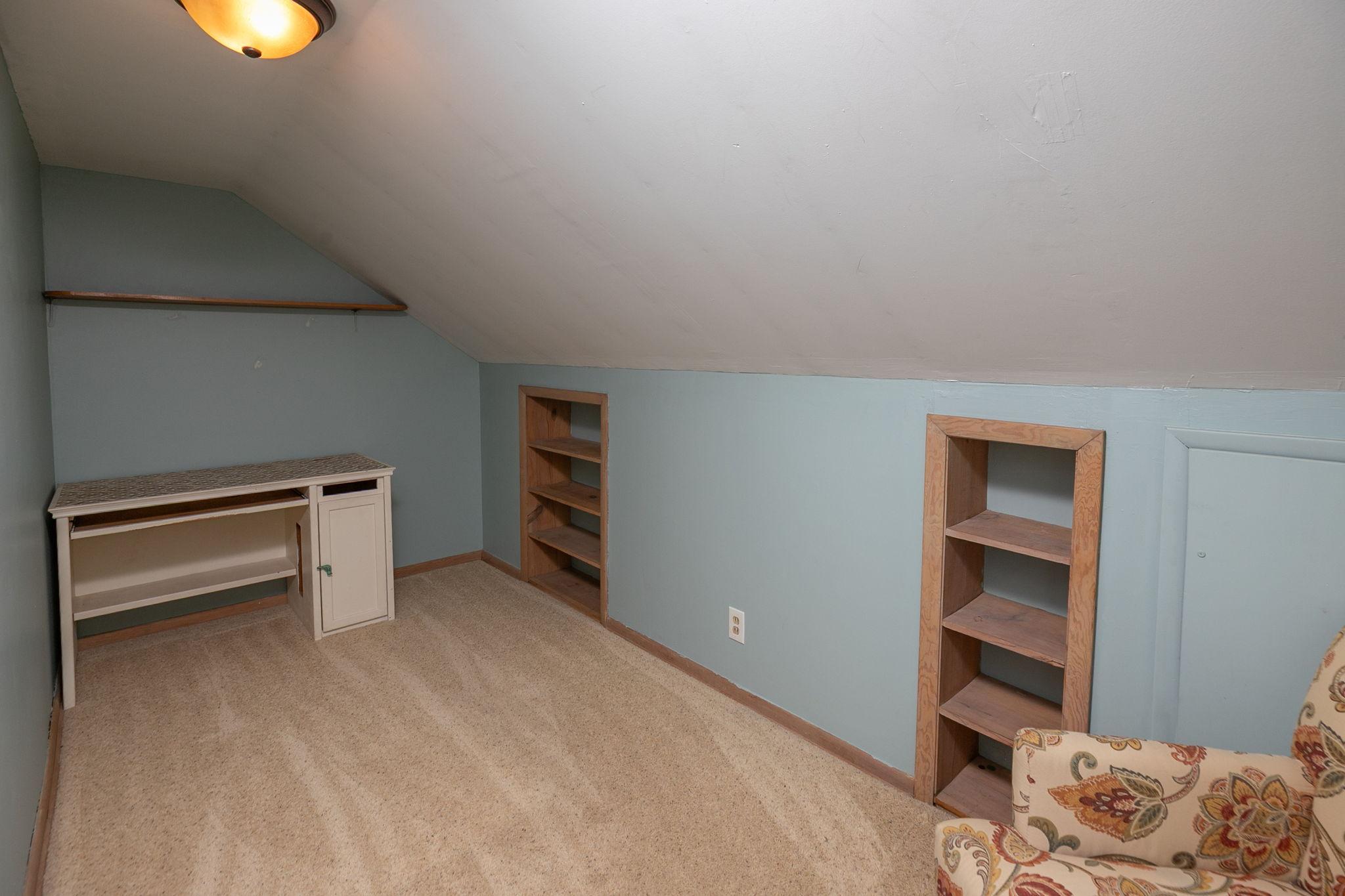 22-web-or-mls-22-Closet.jpg