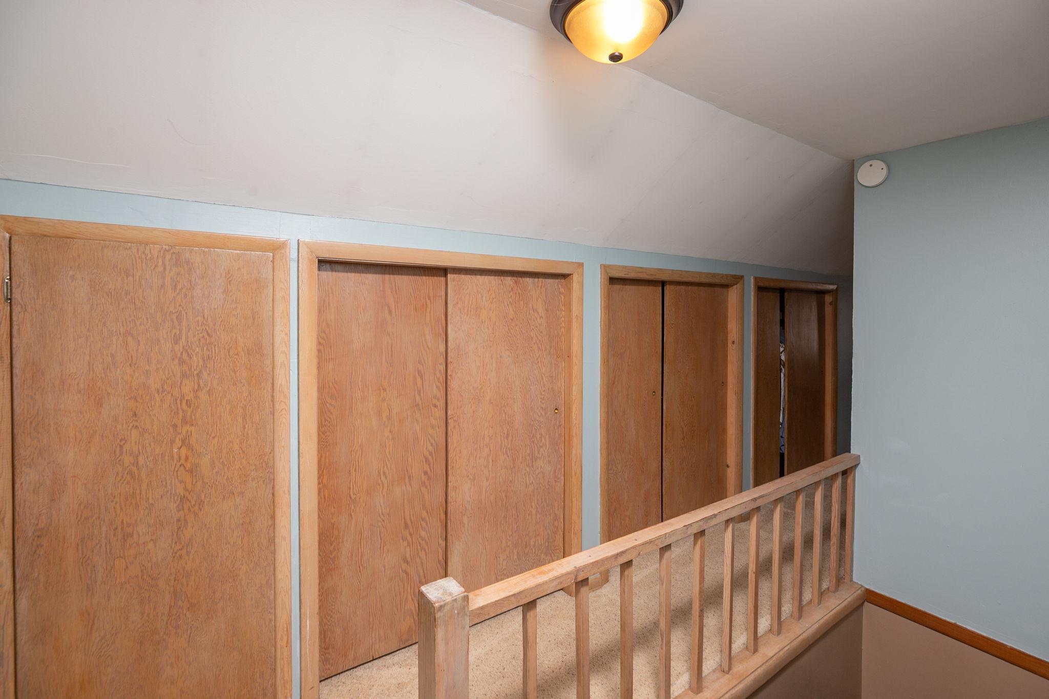 21-web-or-mls-21-Closet.jpg