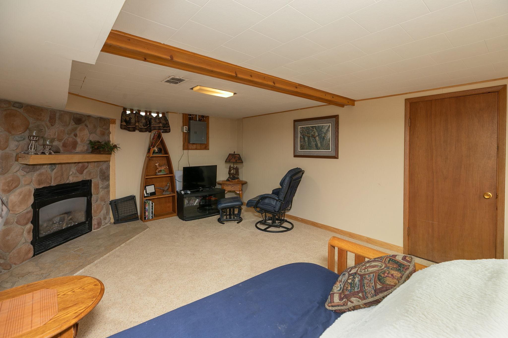 23-web-or-mls-23-Family Room.jpg