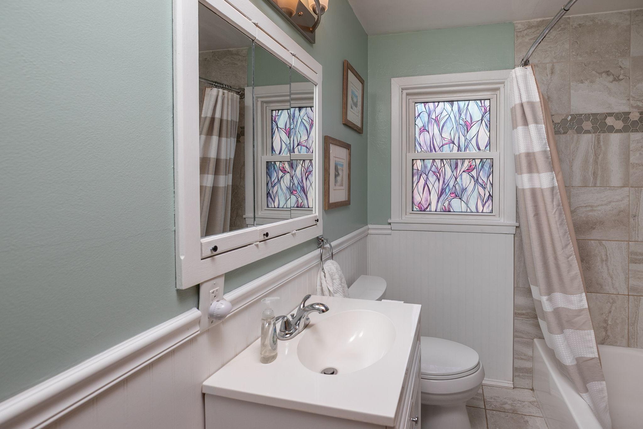 17-web-or-mls-17-Bathroom.jpg