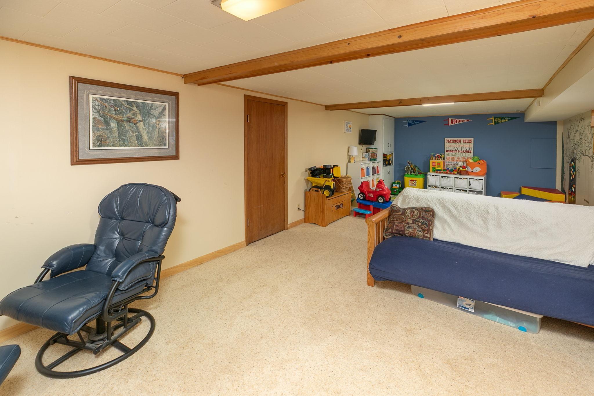 25-web-or-mls-25-Family Room.jpg