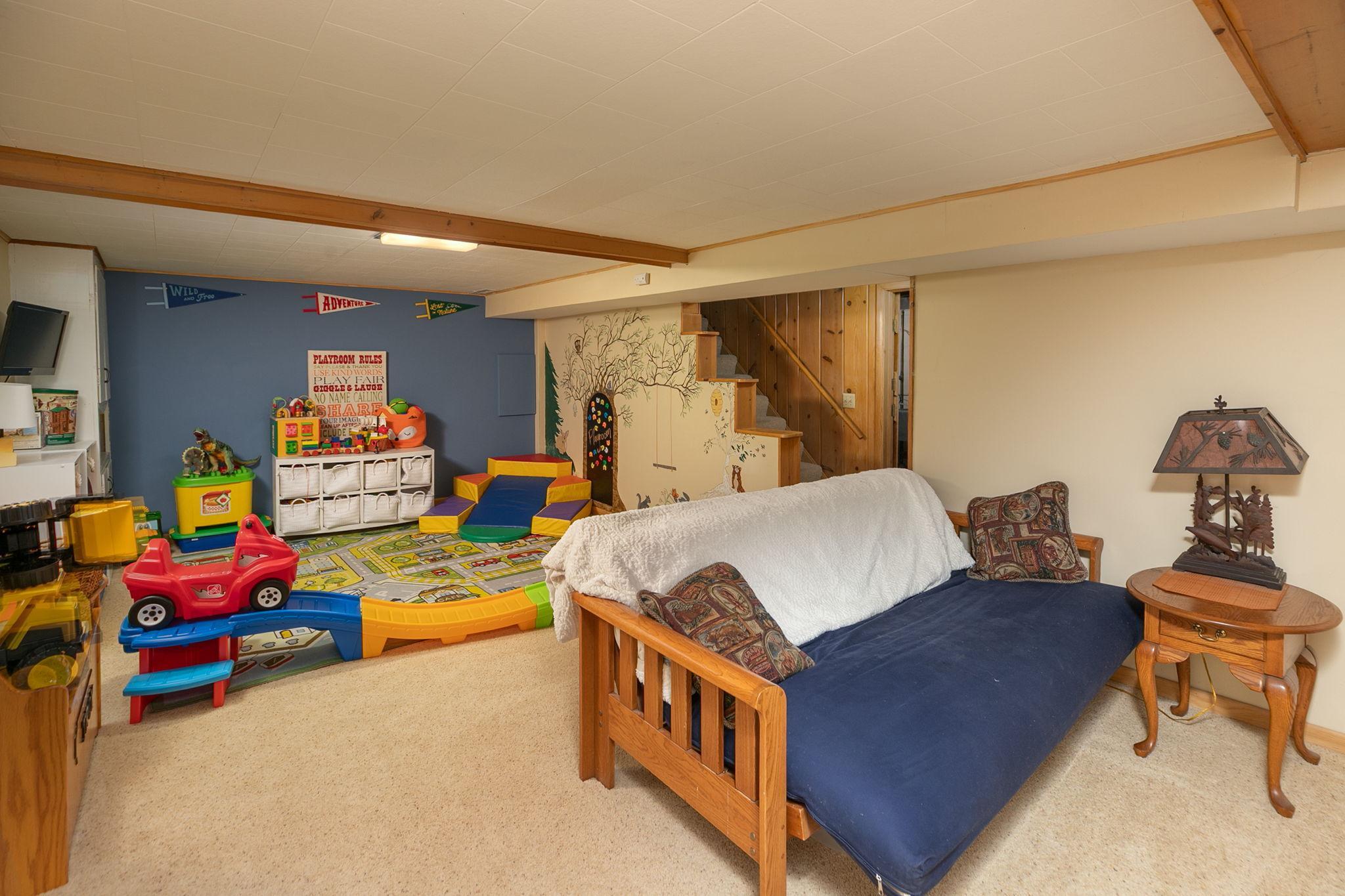 26-web-or-mls-26-Family Room.jpg