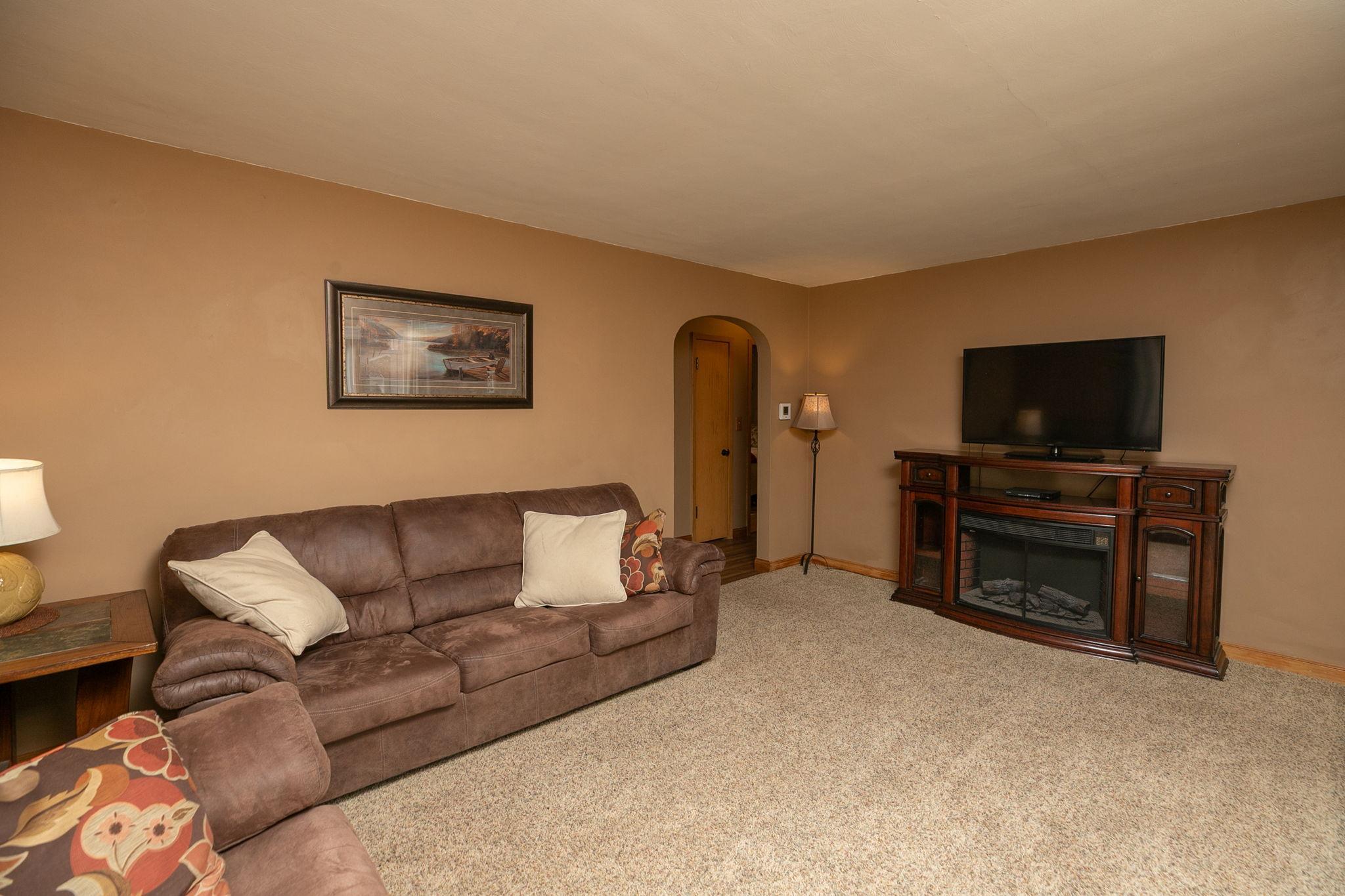 5-web-or-mls-05-Living Room.jpg