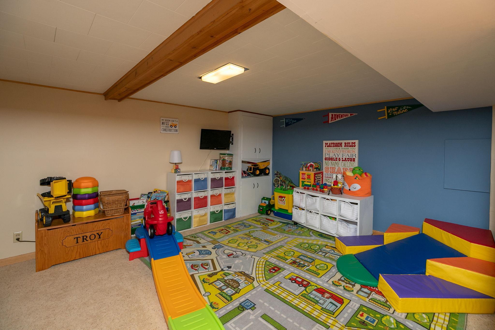 27-web-or-mls-27-Family Room.jpg