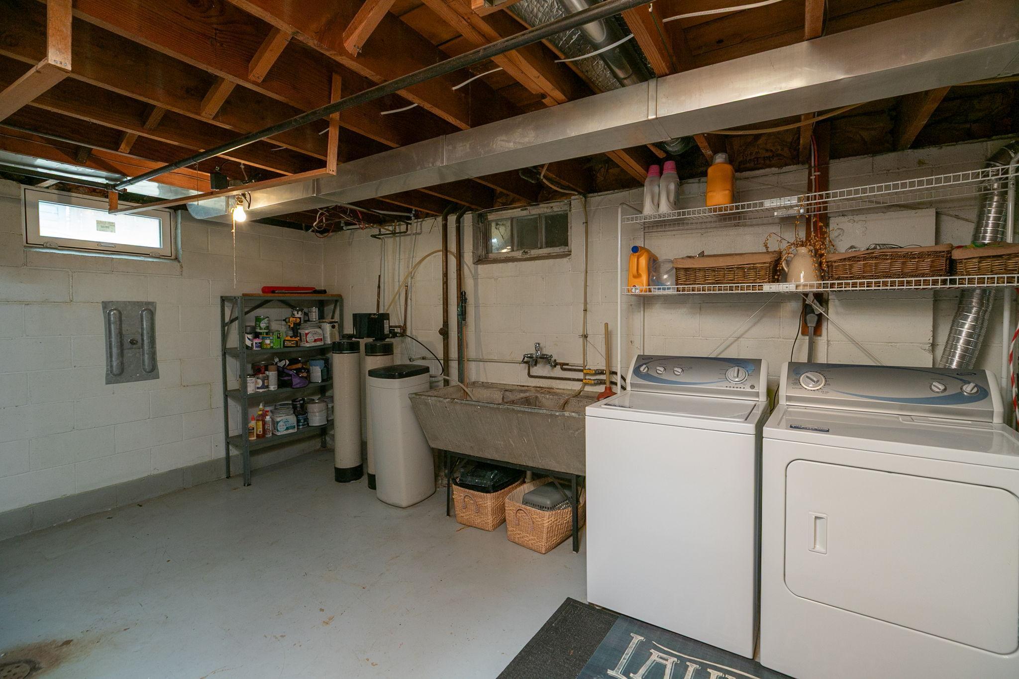 28-web-or-mls-28-Laundry.jpg