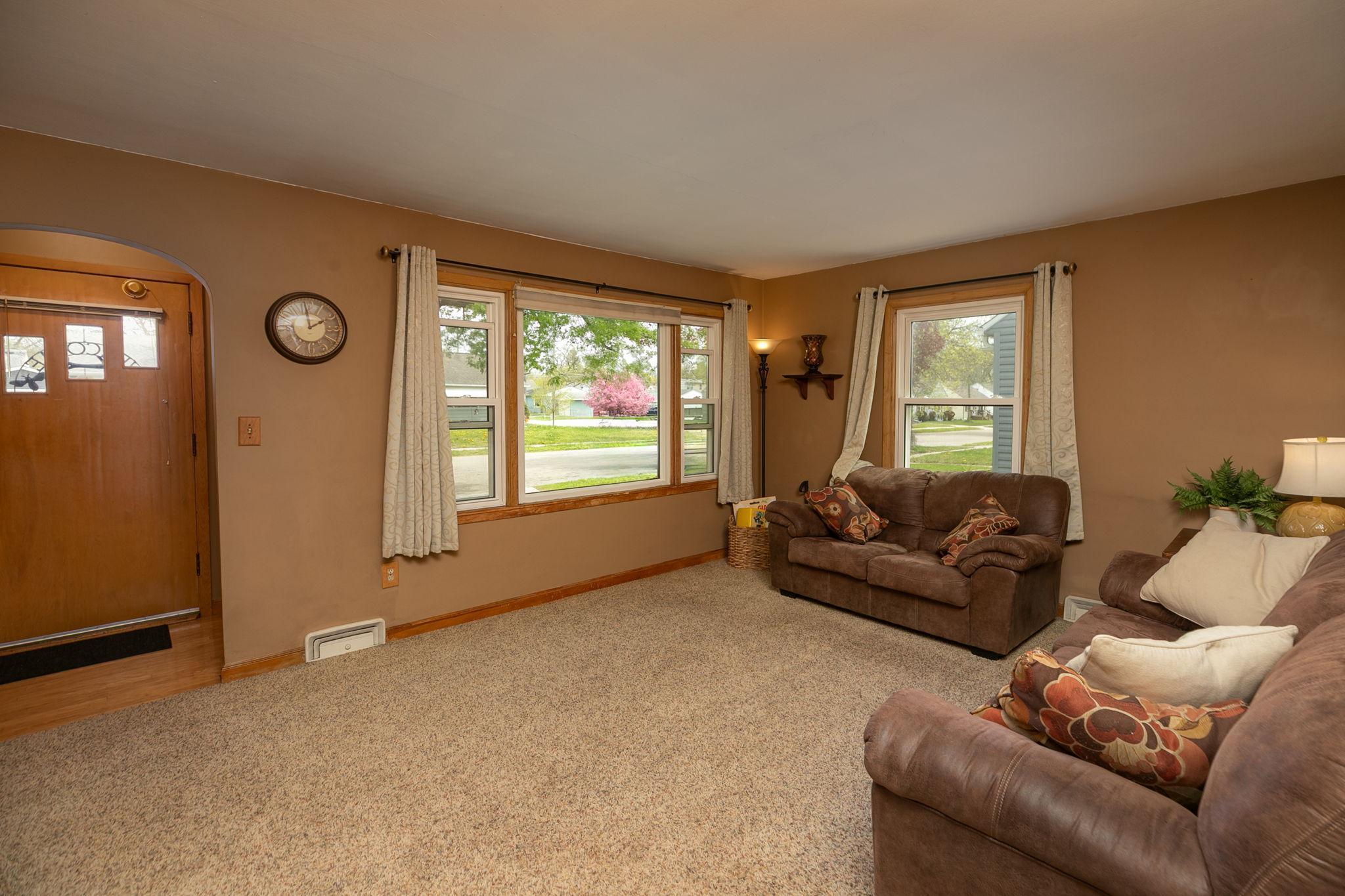 3-web-or-mls-03-Living Room.jpg