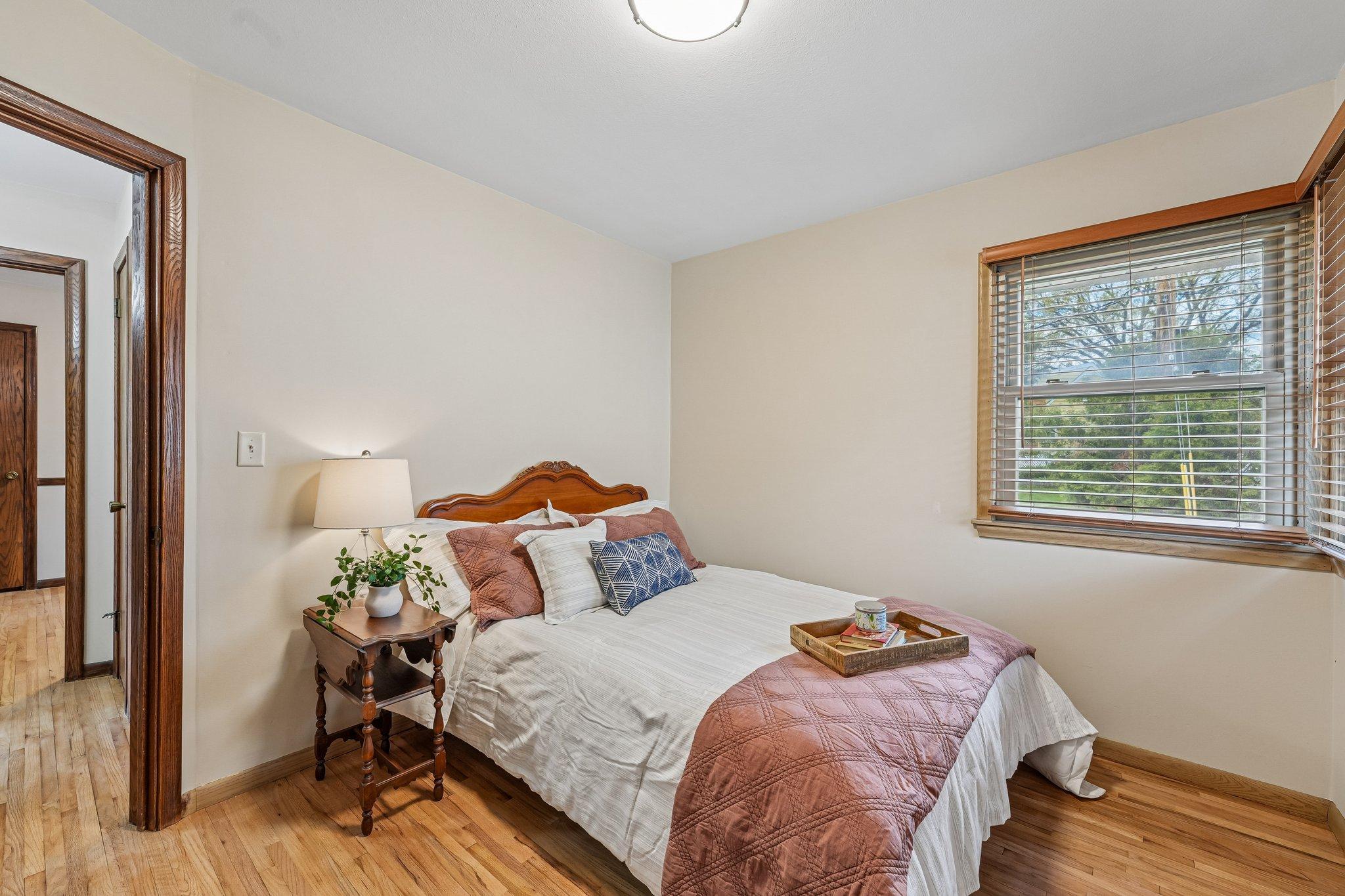 2nd bedroom
