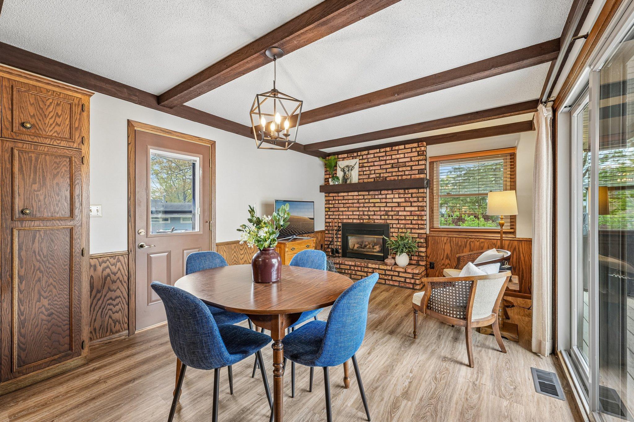 Eat in kitchen addition