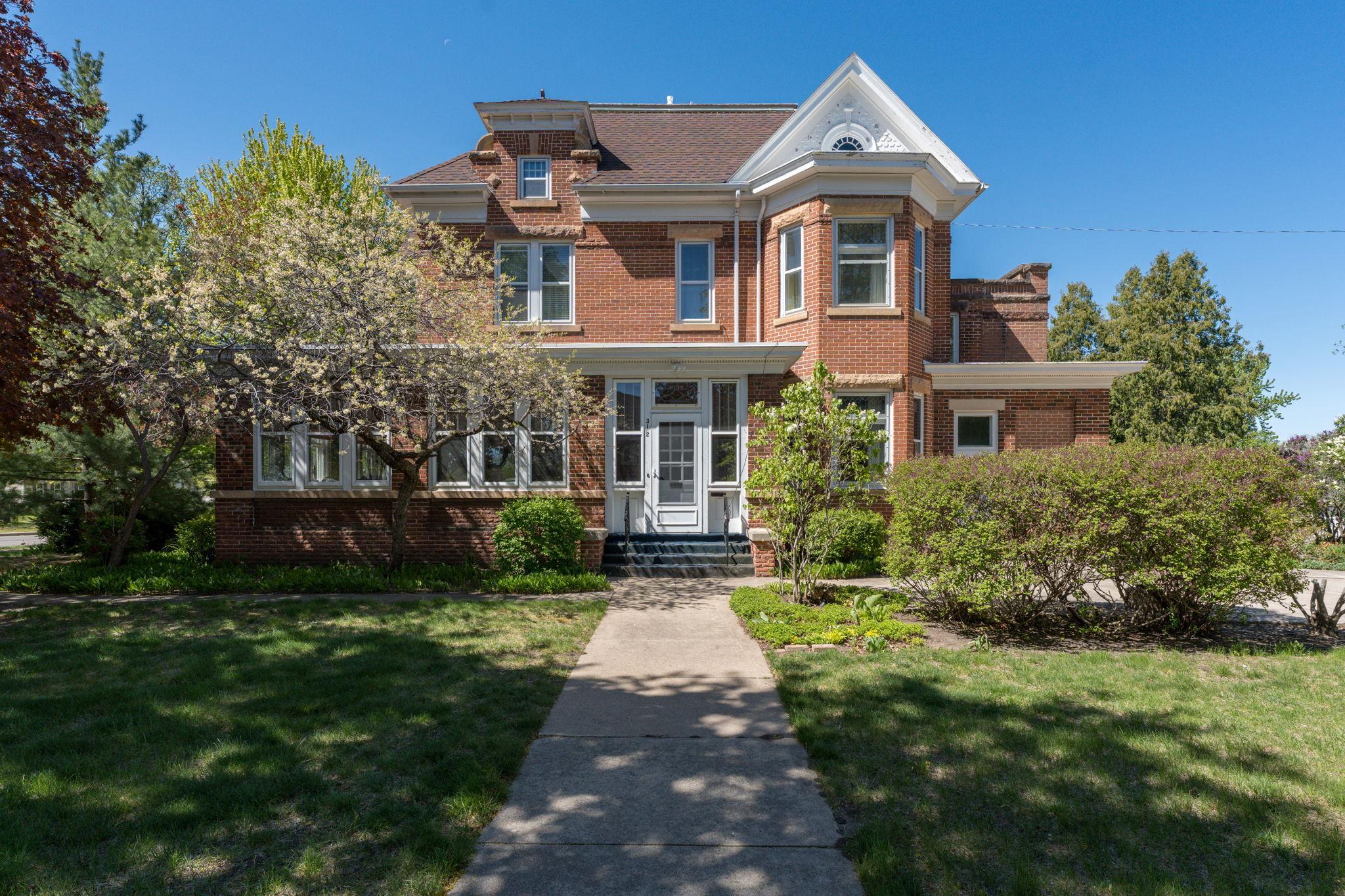 Welcome to 800 Center Street