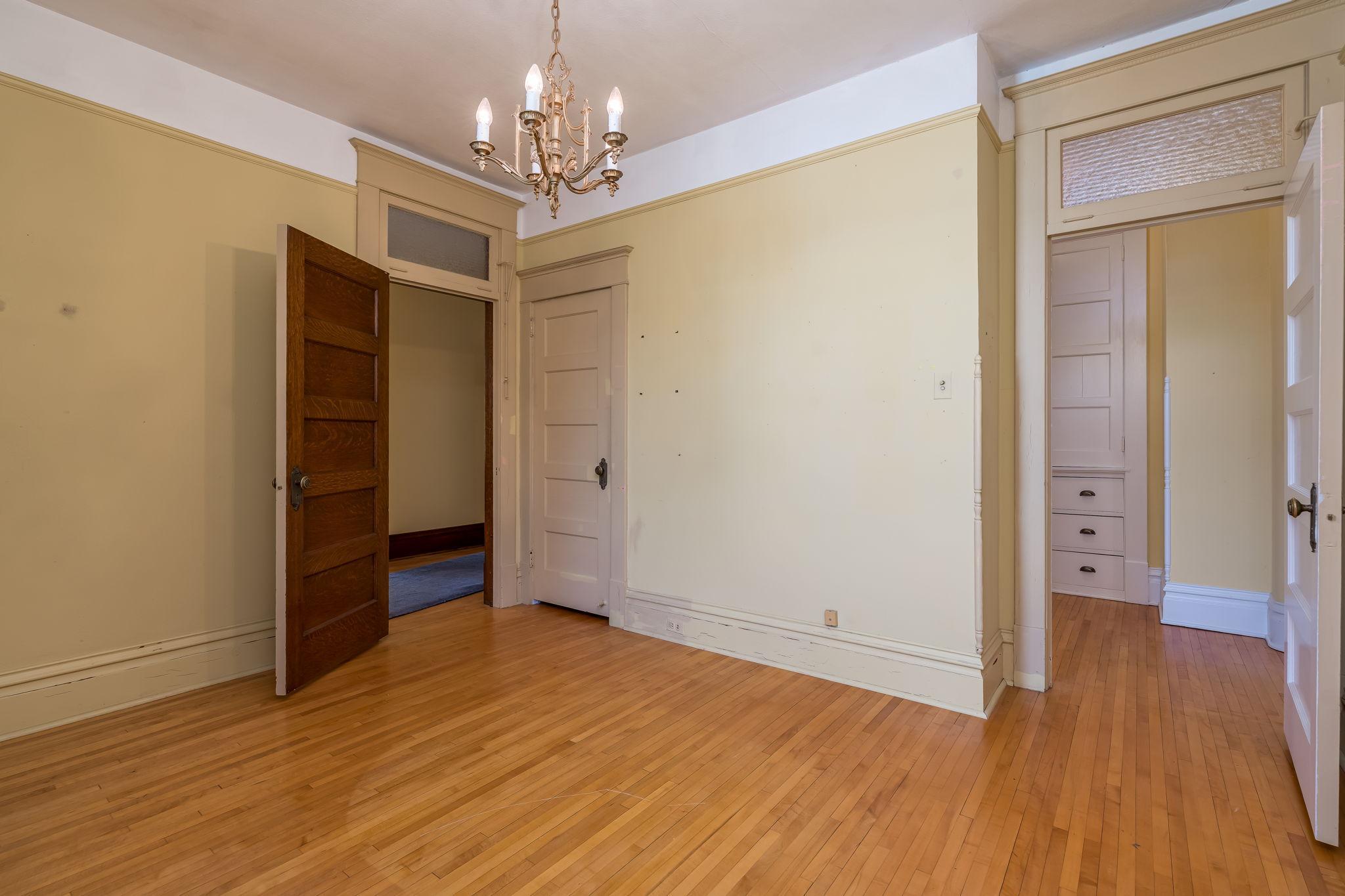 The "Library" room with access to the kitchenette