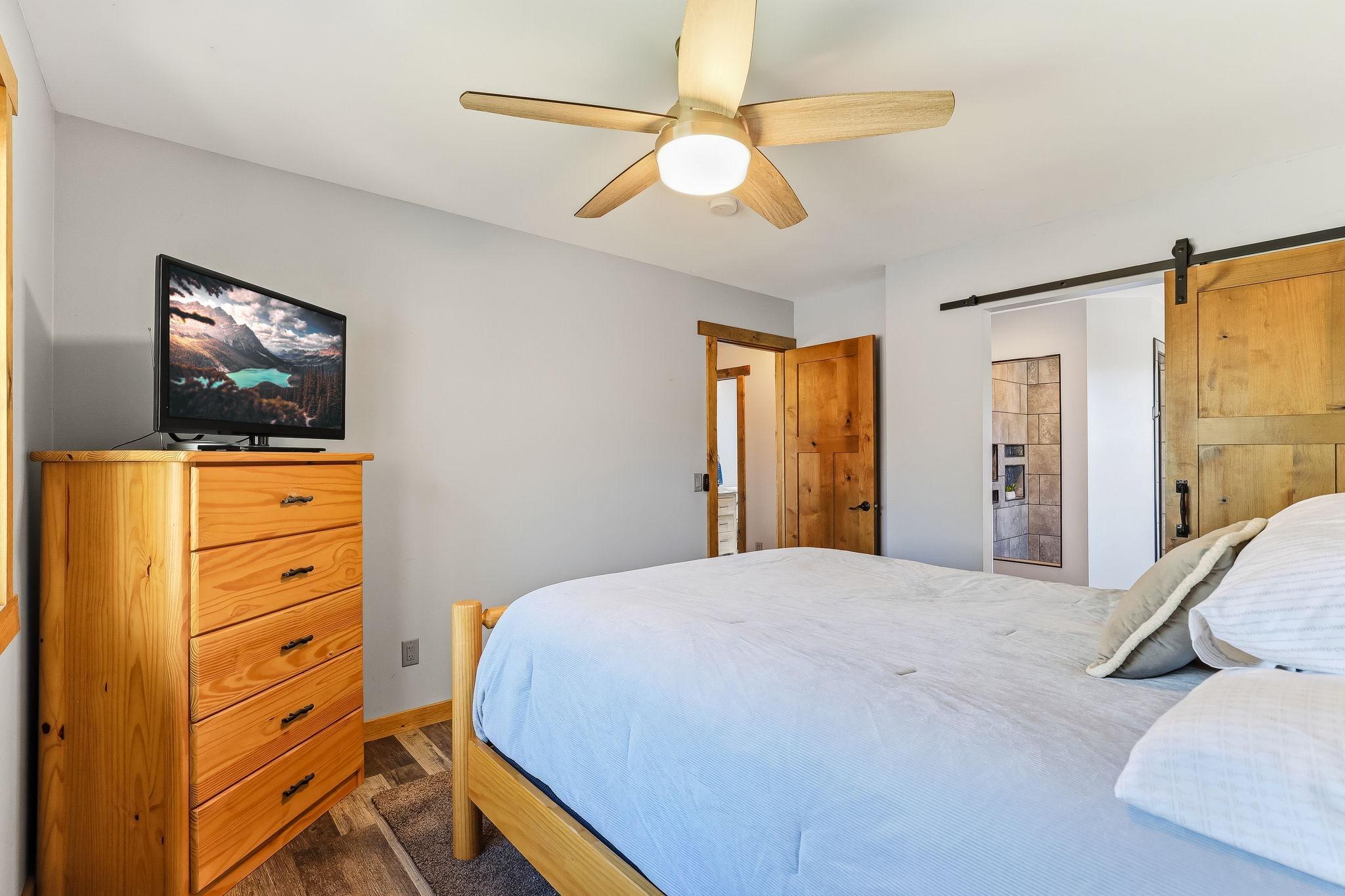 16-web-or-mls-13676-Marigold-St-16.jpg