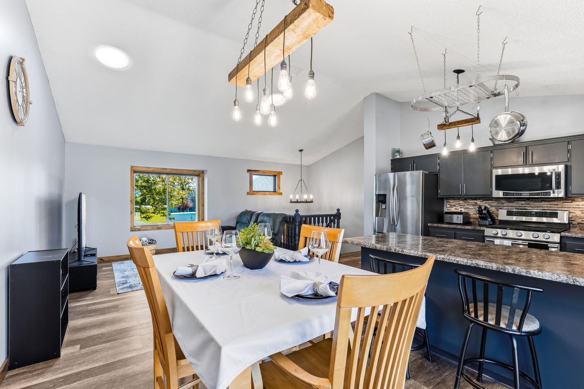 8-web-or-mls-13676-Marigold-St-08.jpg