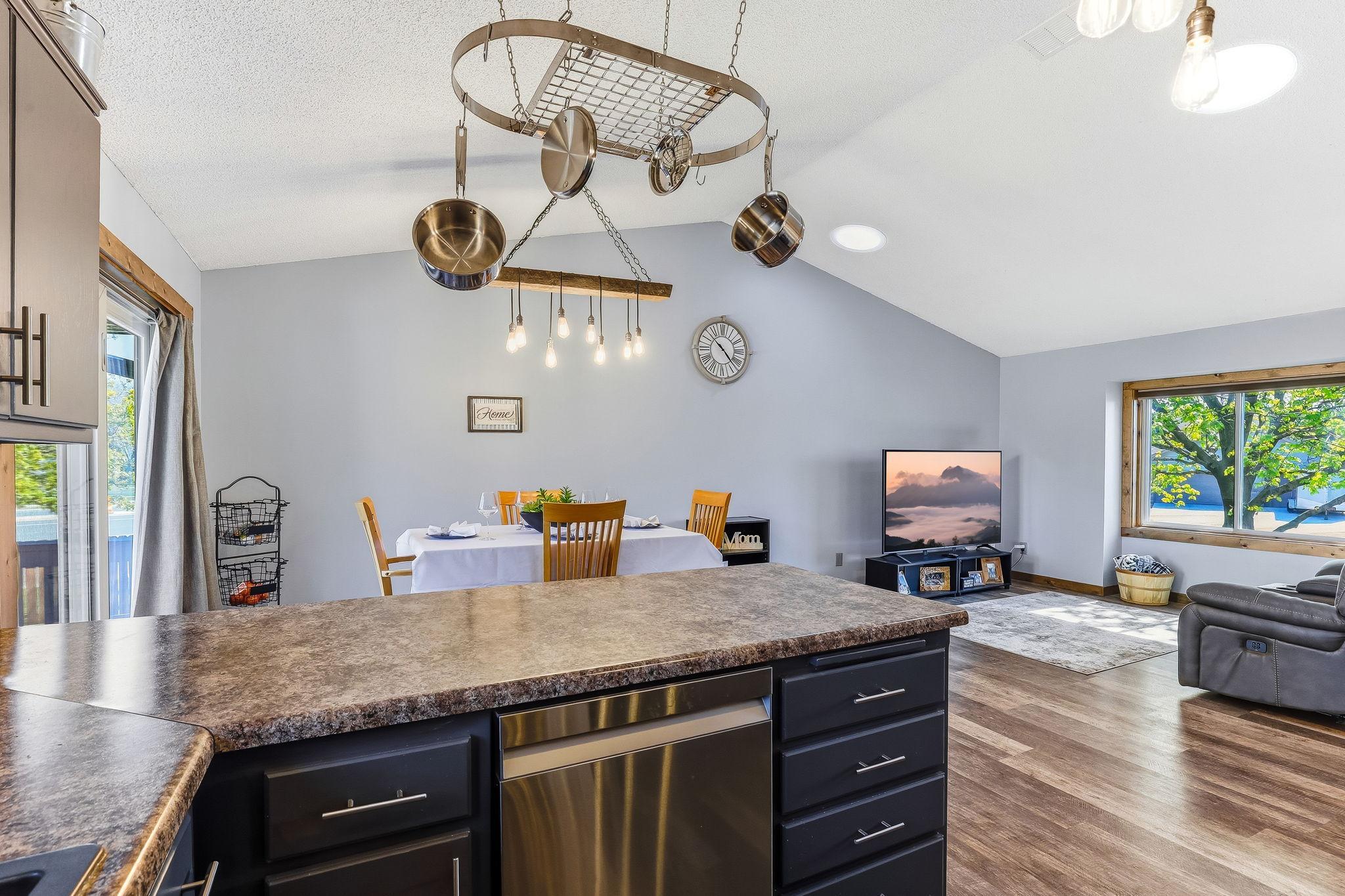 11-web-or-mls-13676-Marigold-St-11.jpg