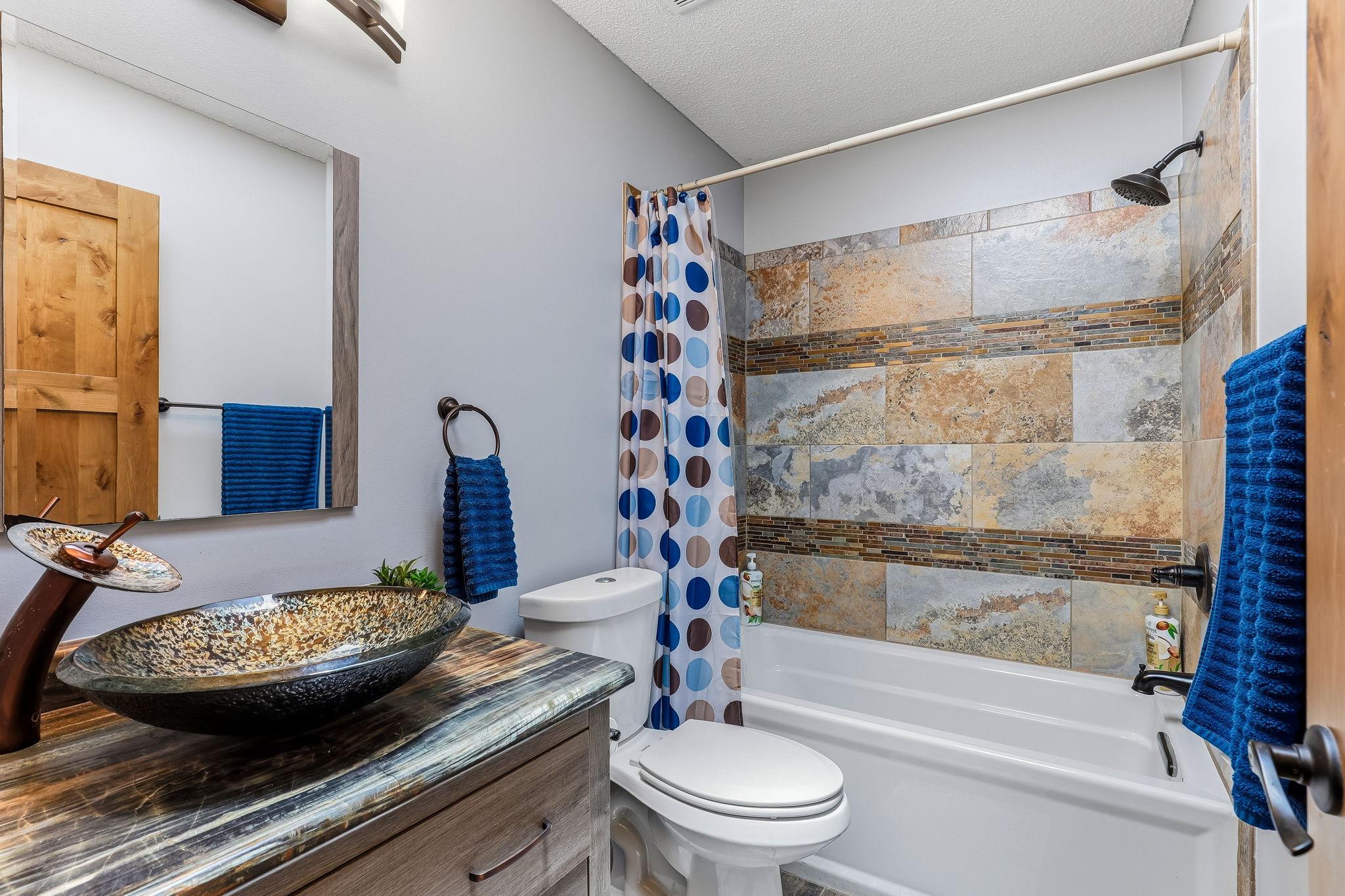 Main level bath with tile surround