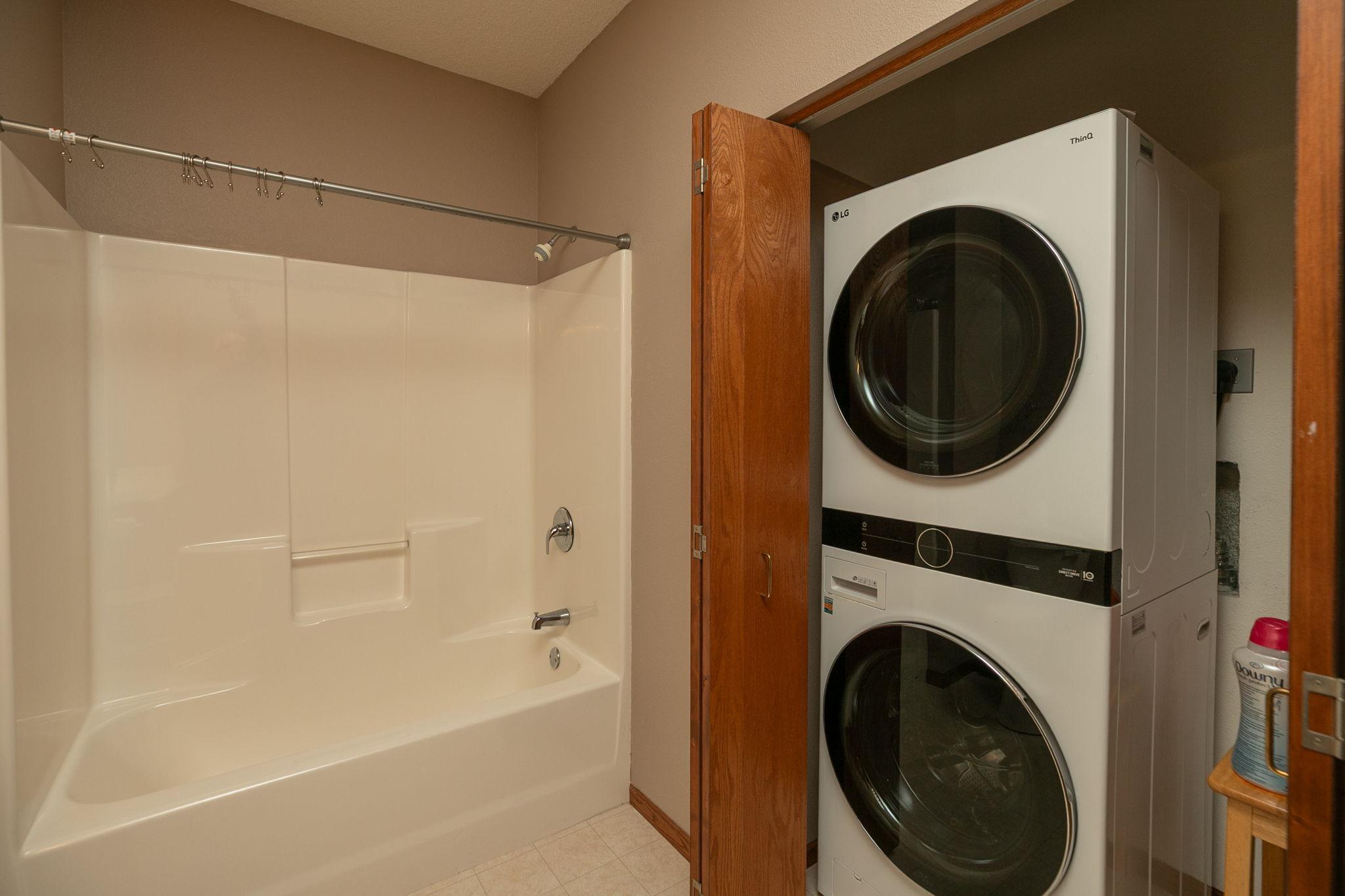 17-web-or-mls-17-Bathroom.jpg