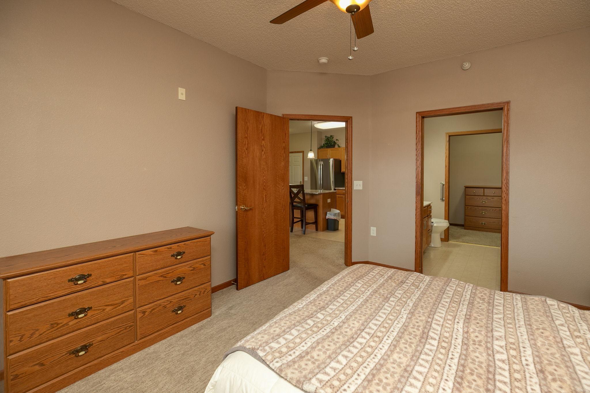 11-web-or-mls-11-Primary Bedroom.jpg