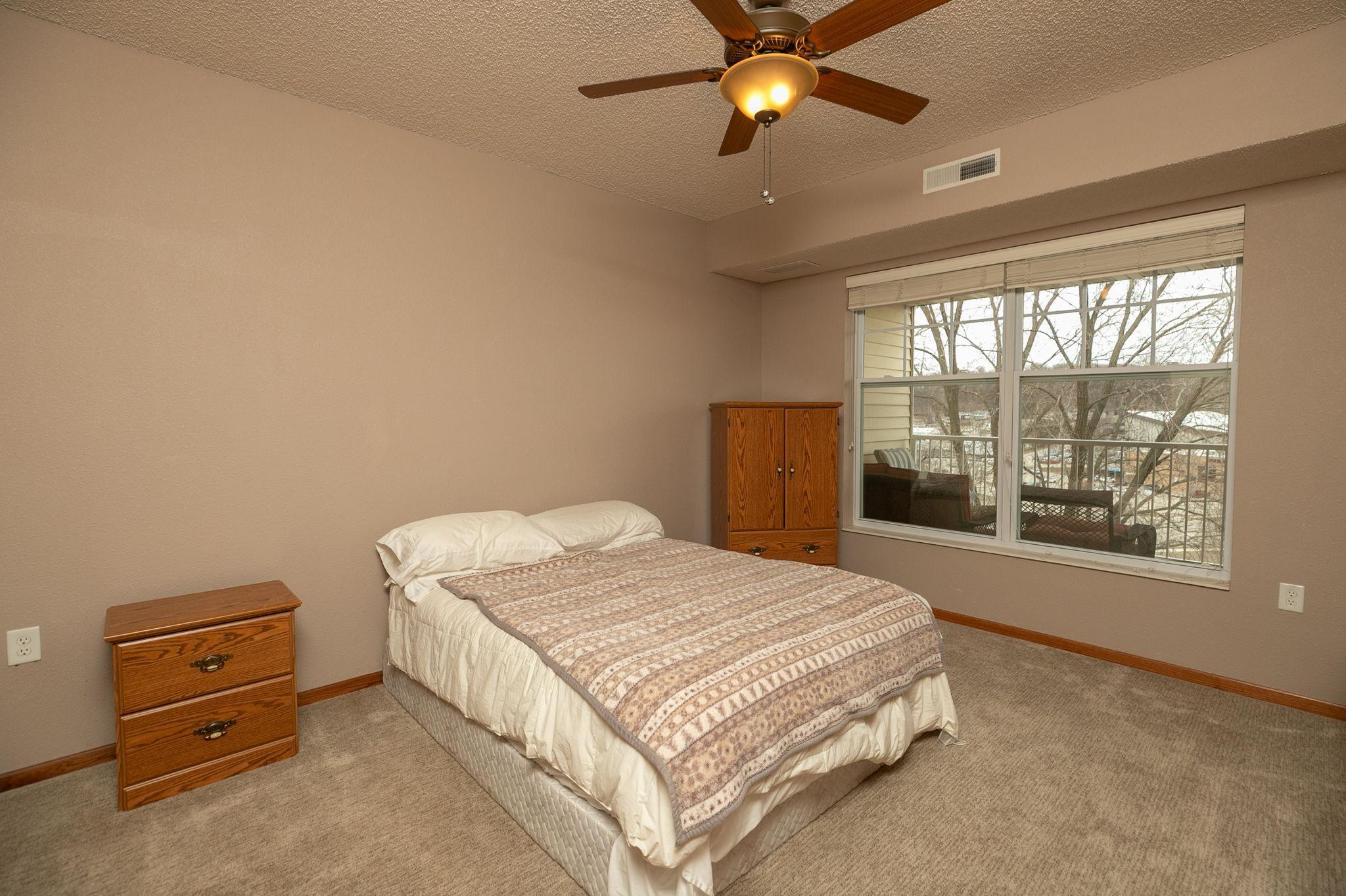 10-web-or-mls-10-Primary Bedroom.jpg