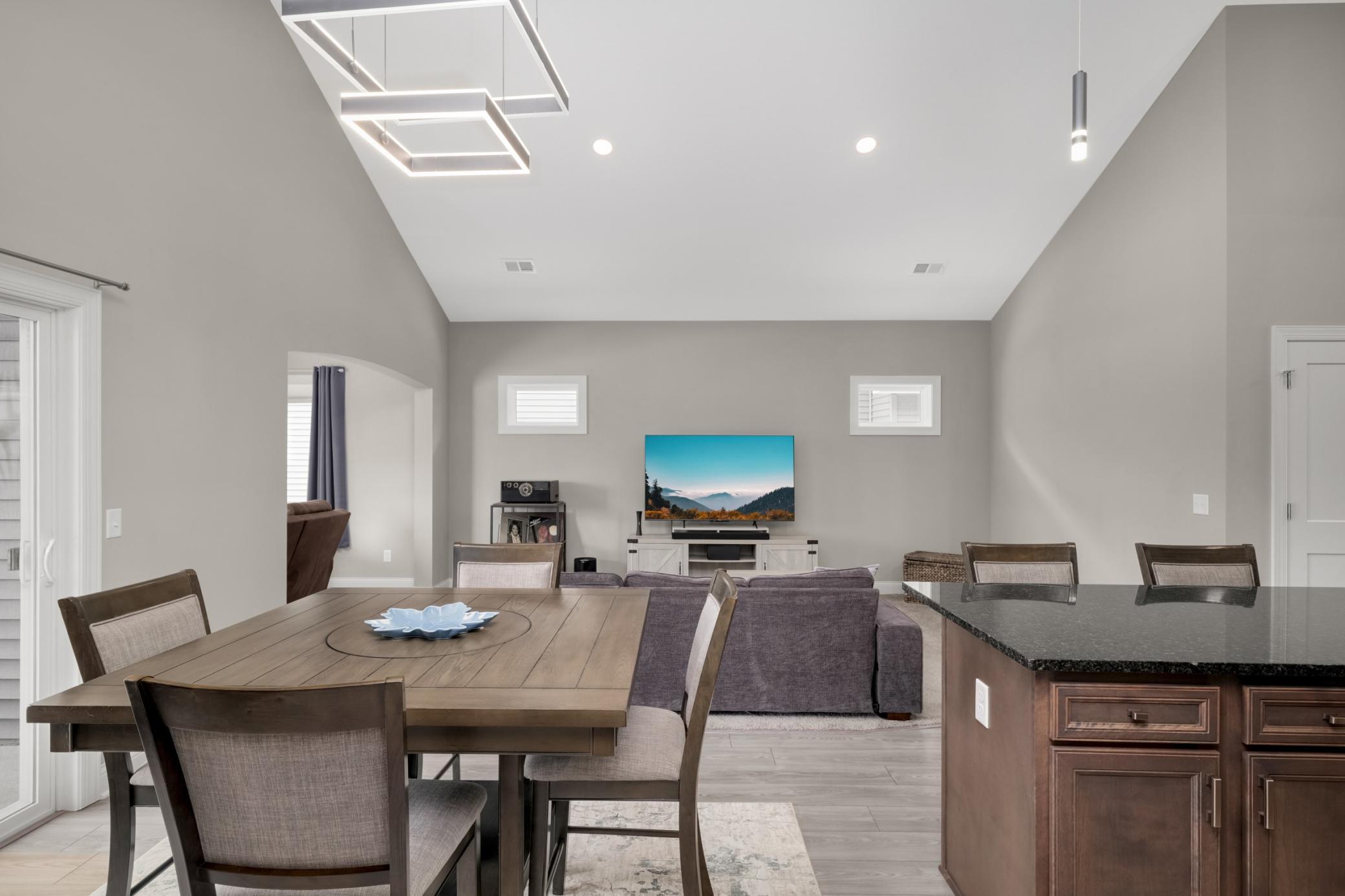 Dining area/living room