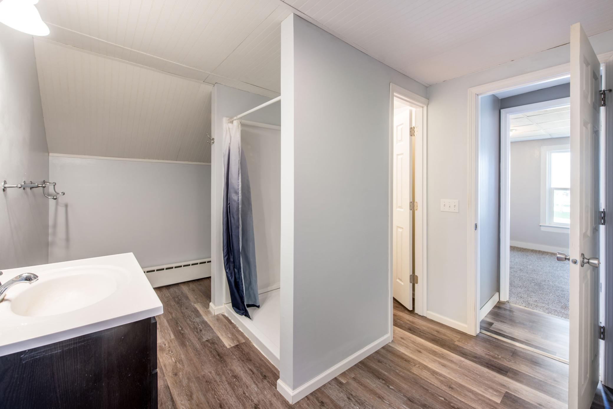 Upper level 3/4 bathroom suite