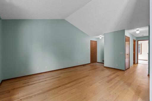 977 Heritage Court E, Vadnais Heights, MN 55127