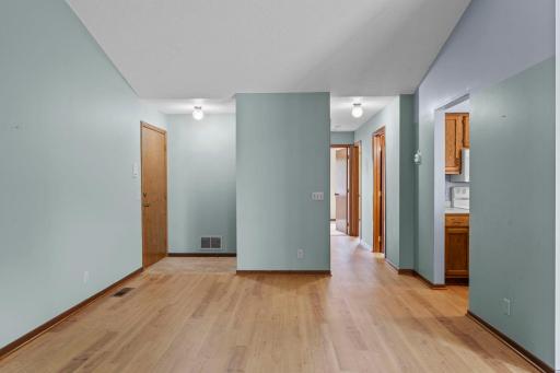 977 Heritage Court E, Vadnais Heights, MN 55127
