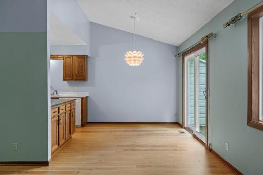 977 Heritage Court E, Vadnais Heights, MN 55127