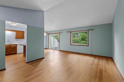 977 Heritage Court E, Vadnais Heights, MN 55127