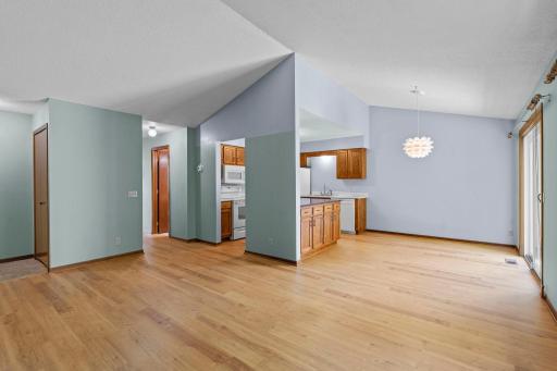 977 Heritage Court E, Vadnais Heights, MN 55127
