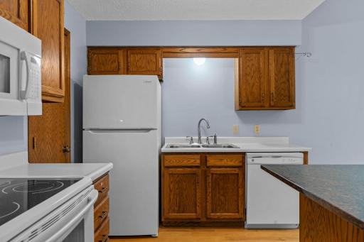 977 Heritage Court E, Vadnais Heights, MN 55127