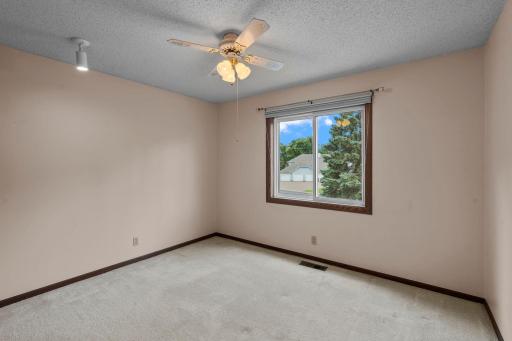 977 Heritage Court E, Vadnais Heights, MN 55127