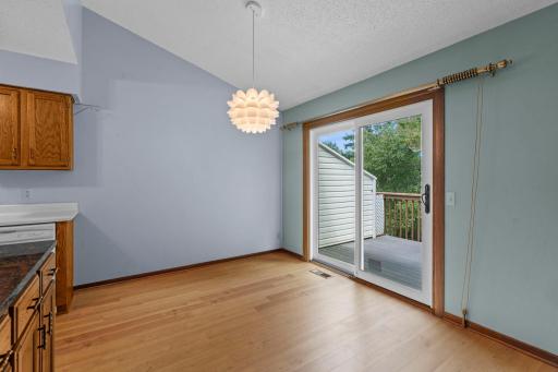 977 Heritage Court E, Vadnais Heights, MN 55127