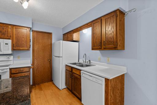 977 Heritage Court E, Vadnais Heights, MN 55127