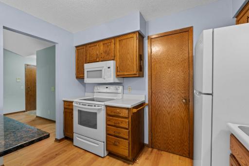 977 Heritage Court E, Vadnais Heights, MN 55127