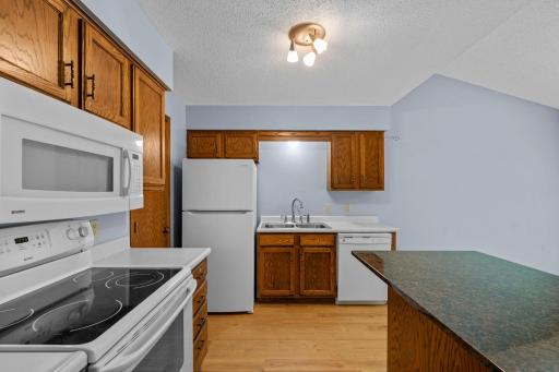 977 Heritage Court E, Vadnais Heights, MN 55127
