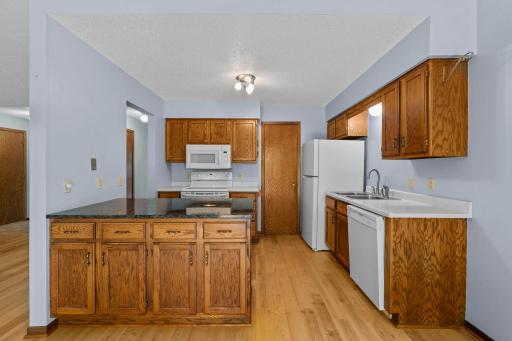 977 Heritage Court E, Vadnais Heights, MN 55127