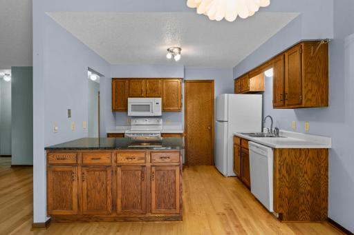 977 Heritage Court E, Vadnais Heights, MN 55127