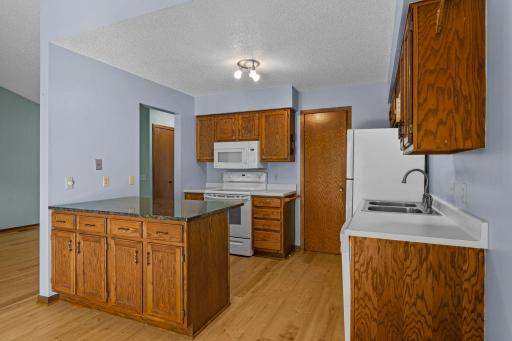 977 Heritage Court E, Vadnais Heights, MN 55127