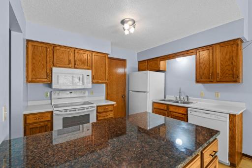 977 Heritage Court E, Vadnais Heights, MN 55127