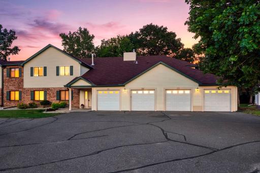 977 Heritage Court E, Vadnais Heights, MN 55127