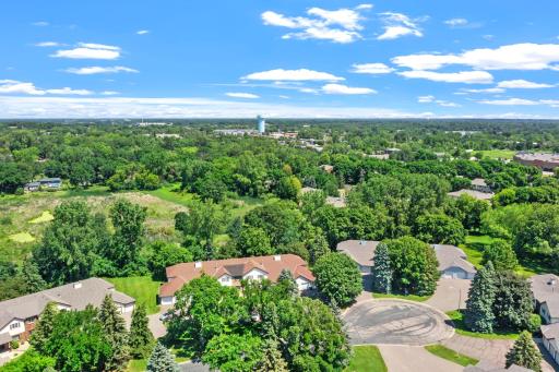 977 Heritage Court E, Vadnais Heights, MN 55127