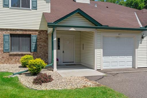 977 Heritage Court E, Vadnais Heights, MN 55127