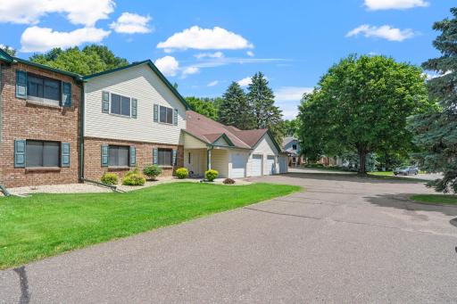 977 Heritage Court E, Vadnais Heights, MN 55127